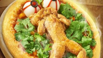 Unik, Pizza Ini Sajikan Topping Katak Goreng Tepung dengan Daun Ketumbar