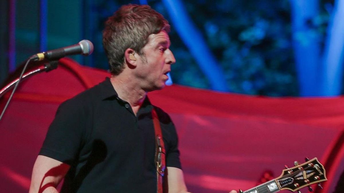 Noel Gallagher Asks Dave Grohl To Stop Forcing Him To Reunite With Oasis