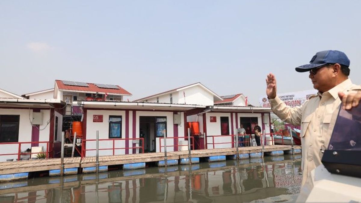 Prabowo Blusukan Checks Floating Houses For Rob Affected Residents In Muara Angke