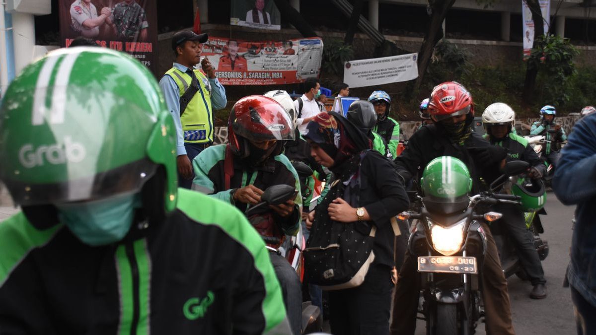 Wacana THR Pengemudi Ojol: Kemnaker Plin-plan, Rakyat Kecil Kena Getahnya