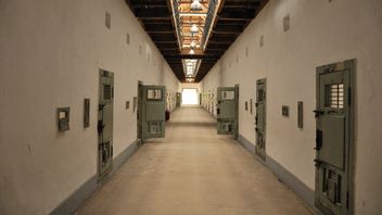 2,030億ルピアの予算で建設されたこの軍事刑務所には、自殺防止センサーと人工知能が装備されています。