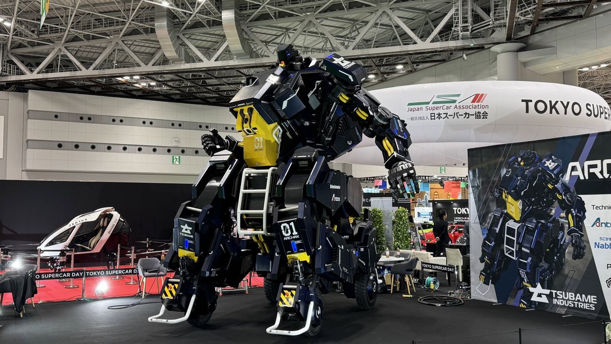 Tsubame Shows off Real Version of Gundam Robot at Japan Mobility Show