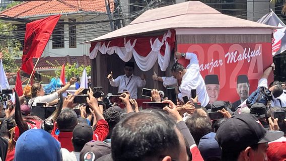 Paslon Lain Molor Saat ke KPU Jadi Alasan Ganjar-Mahfud Batal Naik Mobil Dinas Bung Karno