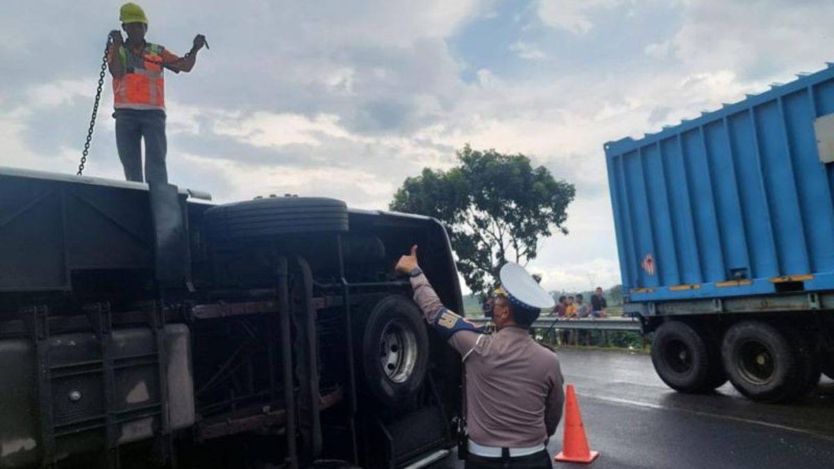 An Accident On The Tangerang-Merak Toll Road KM 46: 9 Orang Berhitung, 1 Dies