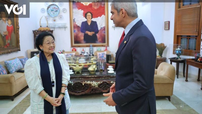 Reception of the Kuwaiti representative in Menteng, Megawati discusses Middle Eastern geopolitics up to Bung Karnos legacy.
