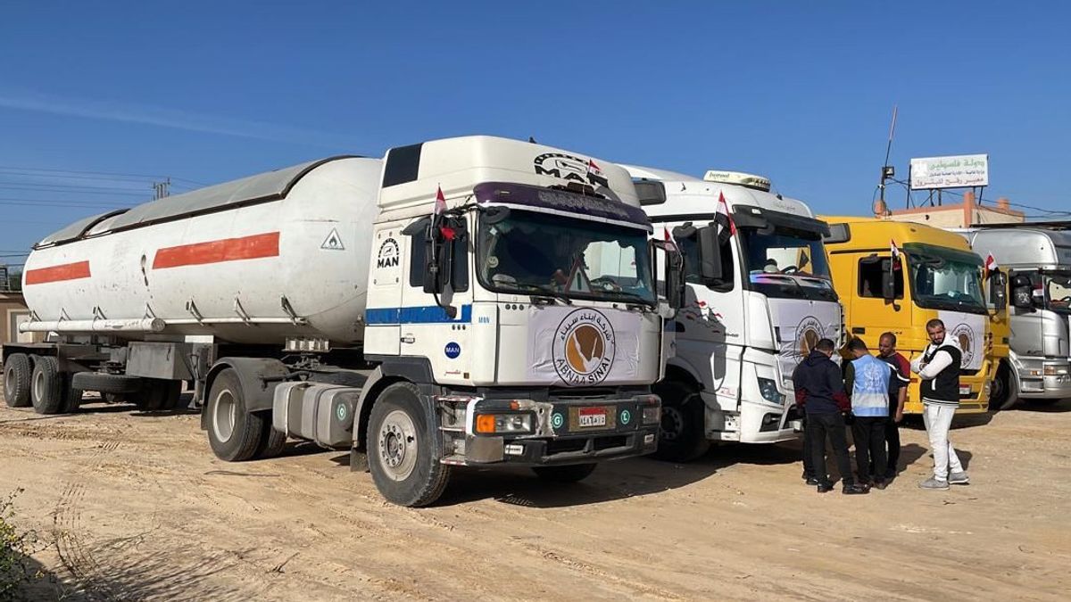 قال مسؤولو اليونروفا إن 6000 شاحنة إغاثة تنتظر الوصول خارج قطاع غزة