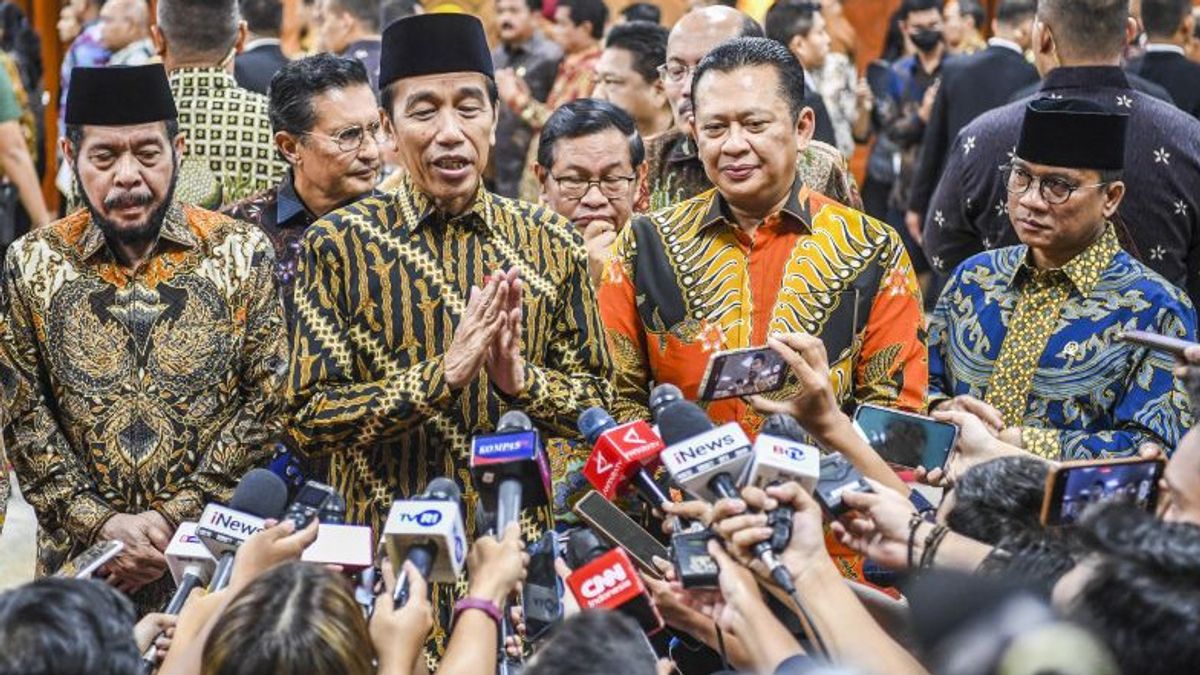 Jokowi Issues Presidential Decree On Performance Allowances And Special For KPK Employees