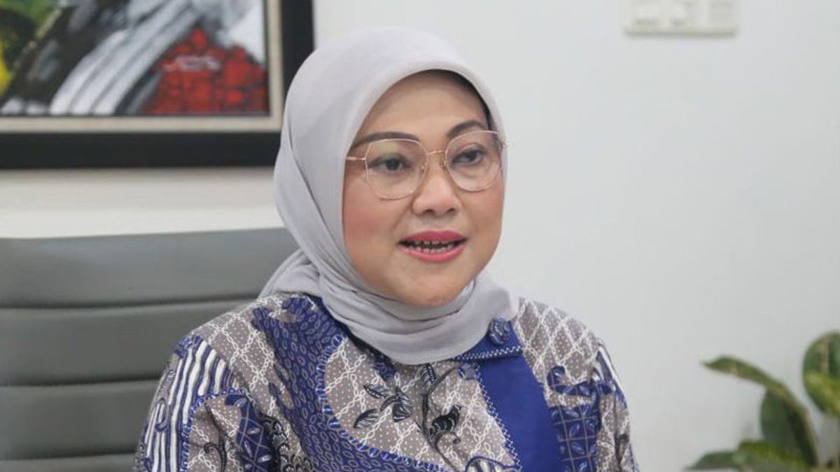 Menaker Ida Fauziyah Sebut Upah Minimum di Indonesia Terlalu Tinggi 