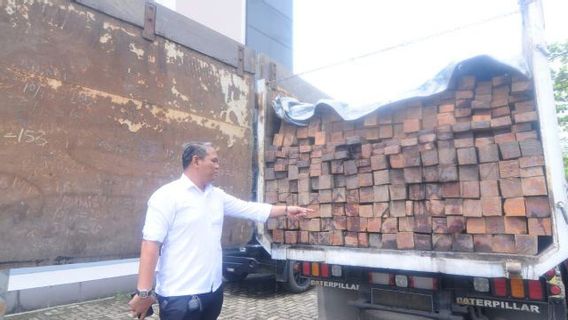 Polisi Gagalkan 371 Potong Kayu Ulin Ilegal Akan Diselundupkan dari Kantingan ke Banjarbaru Kalsel