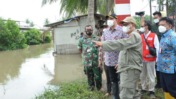 الفيضانات لا تخفف أبدا، تانجيرانج ريجنت تتعاون مع TNI لتنفيذ التطبيع