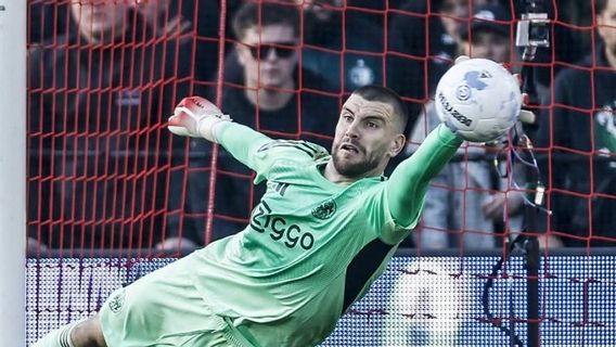 马丁·佩斯闪耀，阿贾克斯不失球获胜