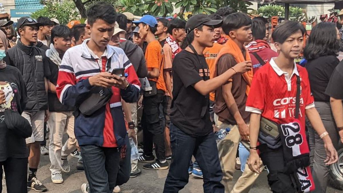 Police Deploy 2,572 Joint Personnel To Secure Persija Vs Persib Match