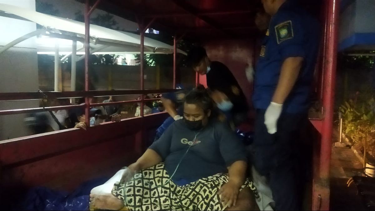 Evacuation Of 200 Kg Obesity Men In Pinang Tangerang, BPBD Unloads Exit Door