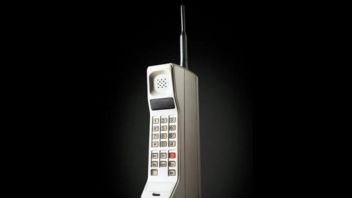 Connaître l'histoire de la découverte du téléphone portable: le développement de la technologie qui a changé le monde