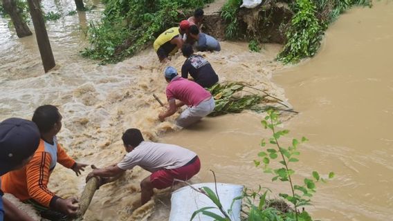 River Embankment In Kaliombo Jebol, Hundreds Of Citizen's Houses In Pati Central Java Embedded In Floods