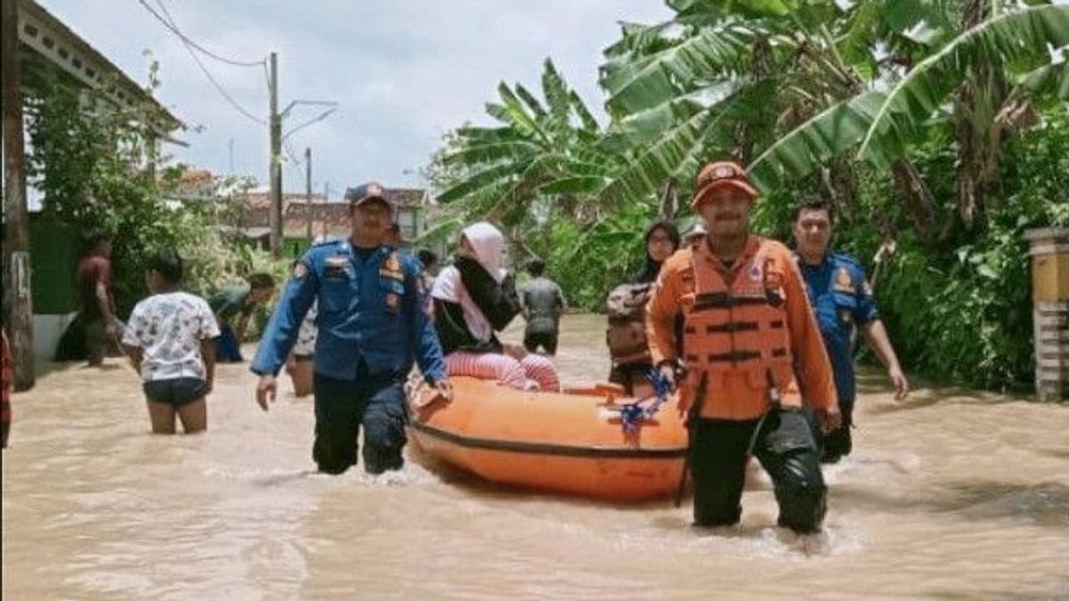 Sempat Menolak Dievakuasi Petugas, Warga Cikampek Ditemukan Tewas Terseret Banjir