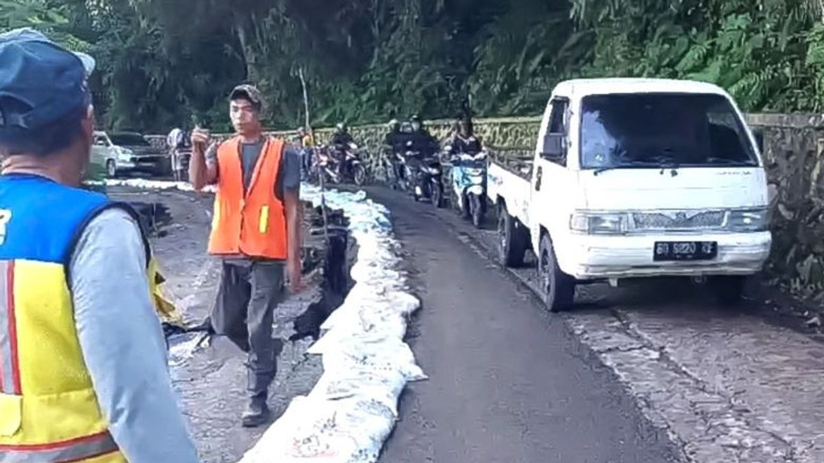 Bengkulu Provincial Government Moves Quickly To Handle The Collapsed Nine Liku Road