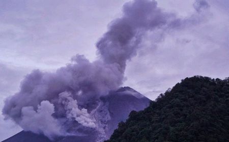 Gunung Merapi Keluarkan Tiga Kali Awan Panas Sejauh 700-1.200 meter