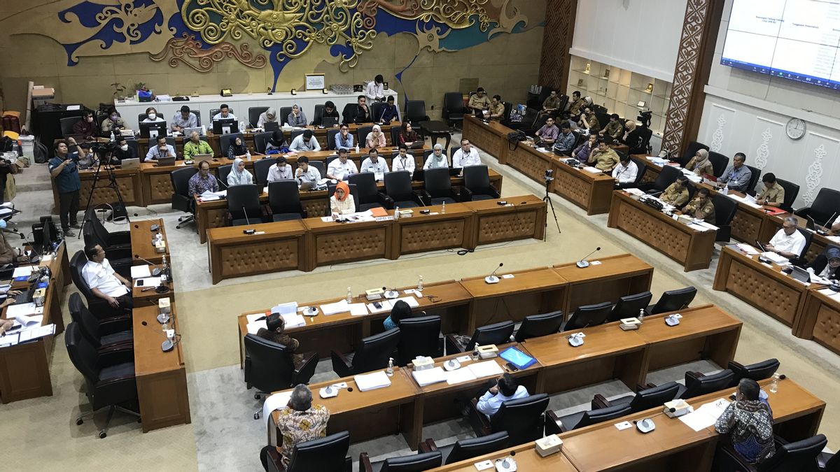 Le gouvernement et la Chambre des représentants convenent que le gouverneur de Jakarta pour un mandat de 5 ans dans le projet de loi DKJ