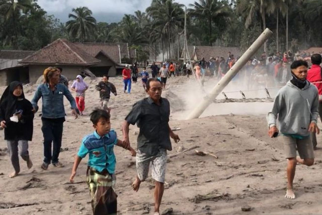 PMI Sends Help And Personnel For Semeru Refugees