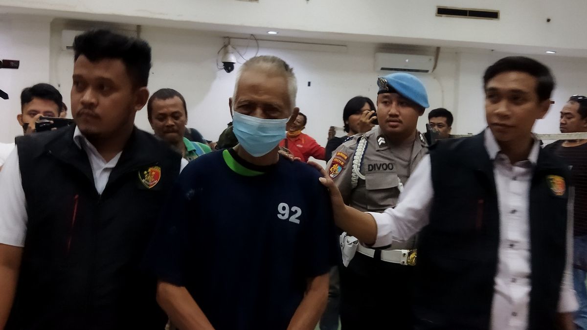 Cipinang的一名7岁小学男孩的破坏祖父威胁他的受害者,如果父母报告被杀