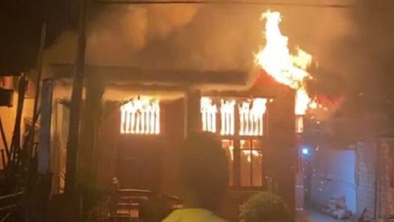 Diduga Arus Pendek Listrik, Satu Rumah Hangus Terbakar di Pulau Ambon