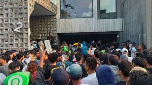 Polisi Fasilitasi Pengembalian Barang Ahmad Sahroni yang Dijarah Massa
