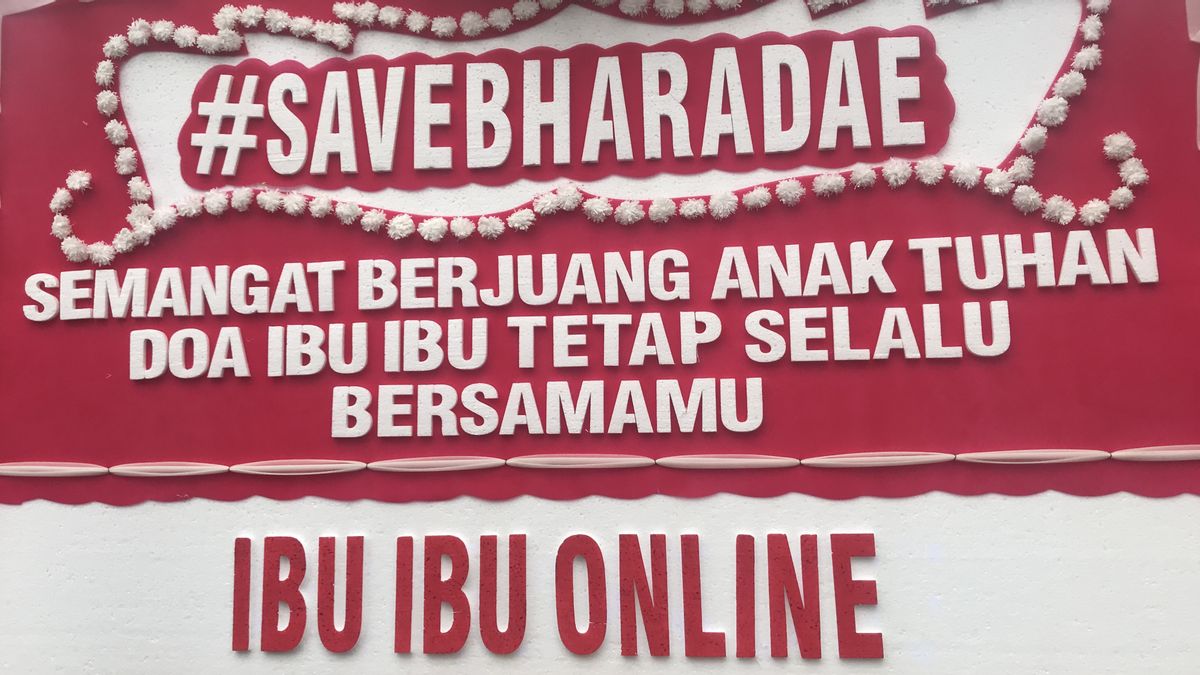5 Karangan Bunga For Bharada E From Online Women At The South Jakarta District Court