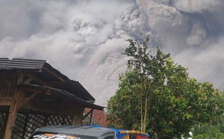 PVMBG Catat 2 Kali Guguran Lava Pijar di Gunung Semeru