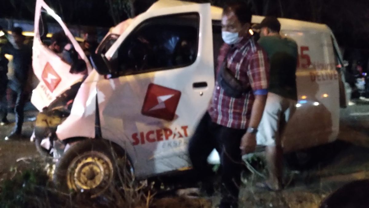 The Fast Box Car Hits A Tree, The Driver Is Pinned On The Dashboard