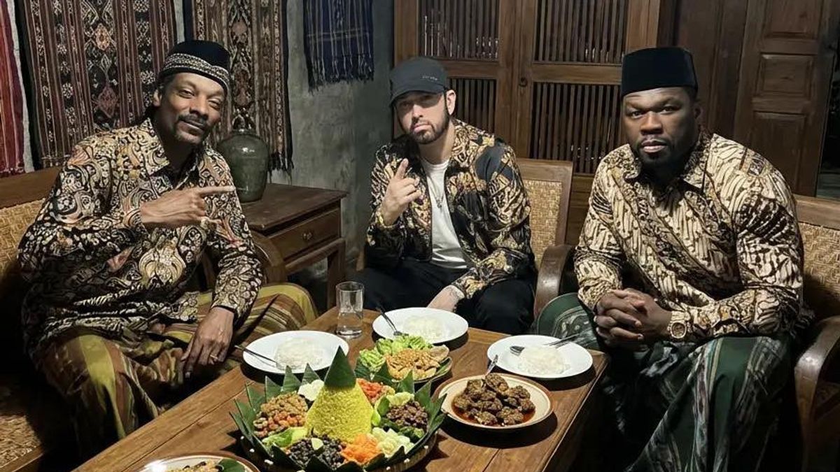 Snoop Dogg et Eminem se retrouvent à la maison avec des batik et des pekas