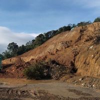 Longsor Putus Akses Jalan Provinsi di Malalak Agam