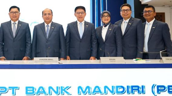 ダルマワン・ジュナイディが社長を務め、マンディリ銀行の取締役会です。