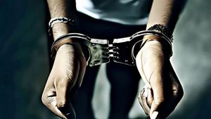 Tipu Pasangan Muda, Dua Pria yang Ngaku Polisi Gadungan Ditangkap Polisi di Cengkareng
