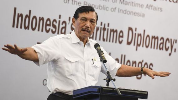 Public Demands Data Sources, Luhut Refuses To Be Transparent, Rocky Gerung: Half Of Indonesia's Population Wants Elections To Be Postponed? Absurd!