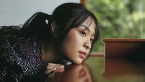베르나디아와 슬픈 이야기가 싱글 'Kini Mereka Tahu'에서 드러났습니다.