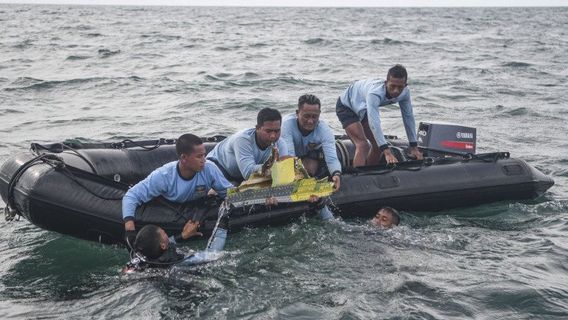 SAR TNI AL: Puing-puing Pesawat Jadi Kendala Pencarian Black Box Sriwijaya Air SJ-182