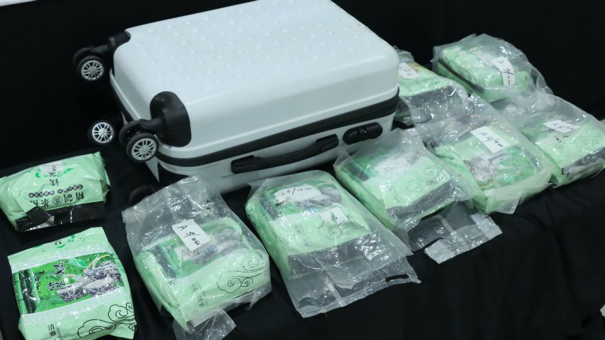 Officers Find 11 Kg Of Methamphetamine In Toyota Camry Luxury Car In Cengkareng, West Jakarta