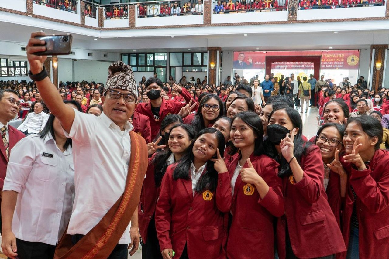 Moeldoko Invites Toraja Students To Participate In Building Indonesia