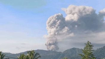 Gunung Dukono di Maluku Utara Senin Pagi Erupsi