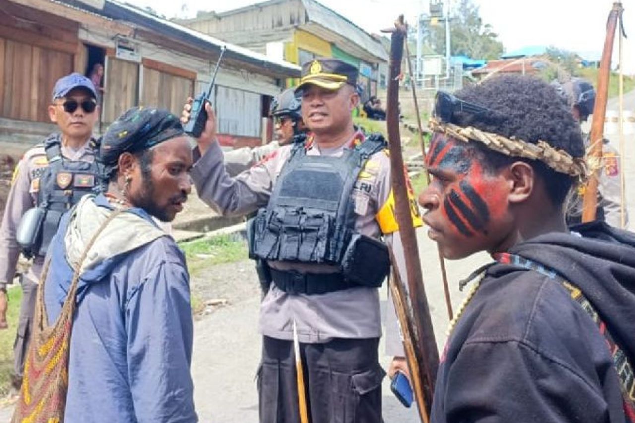 Mutual Suspicious Of Stolen Sound Triggers Arrows, Bows And Spears 'gliding' Between Candidates For Regent Intan Jaya