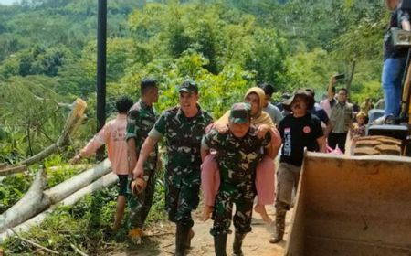 Akibat Tanah Longsor, Jalan Lintas Curup - Kabupaten Lebong Terputus