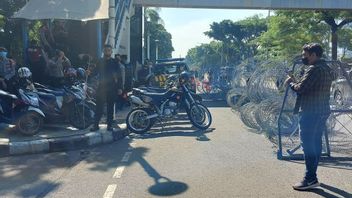 الأسلاك الشائكة ، ومدافع المياه تصل إلى 600 شرطي أسفل تأمين جلسة استماع الحكم في مونارمان في PN Jaktim