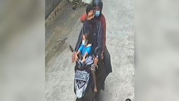 オートバイ泥棒が西ジャカルタの住民を騙すために妻の子供を連れて来る、警察は場所をチェック