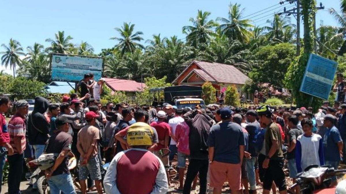 Residents Were Accompanied, North Bengkulu Police Finally Arrested 4 Fishermen Using Trawl
