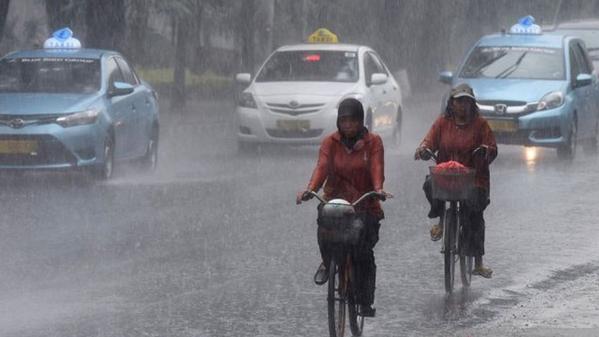 天気5月2日、アラート、ジャカルタ雨木曜日の昼から夜