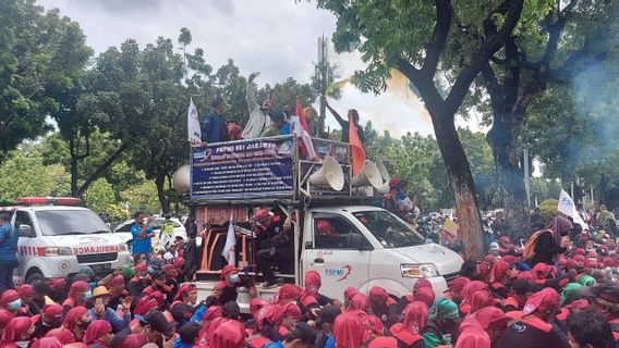 'Lakukan Secara Damai, Jangan Anarkisme', Pesan Wagub Riza Buat Buruh yang Minta Naik UMP