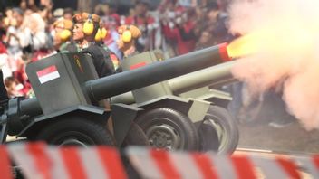 Kostrad Train Soldiers To Operate Cannons Caesar 155 MM In South Sumatra