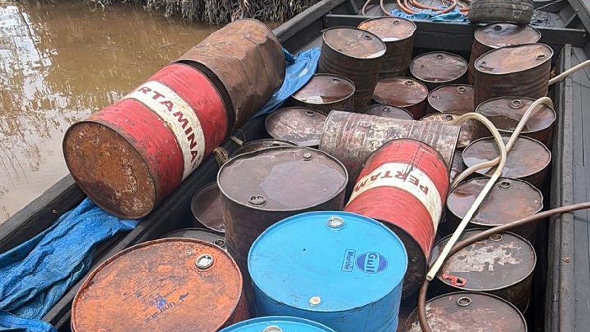 リアウ州のソーラー補助金マフィアを解明した警察、10,000リットル以上の燃料油を押収