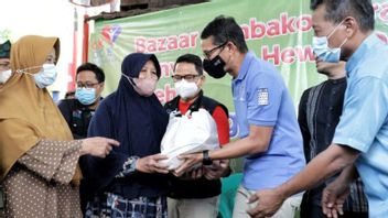 Sandiaga Uno Gandeng OK OCE Salurkan Hewan Kurban di Jaksel